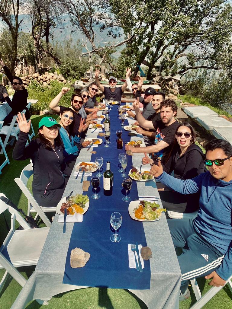 Cena de celebración en la montaña